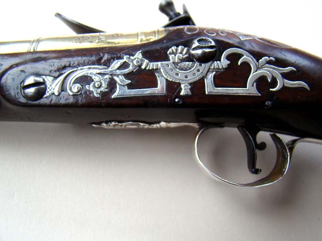 A rare pair of English  Naval Officers' flintlock pistols with brass cannon blunderbuss barrels and silver mounts by William Grice of Birmingham circa 1770 — image 4